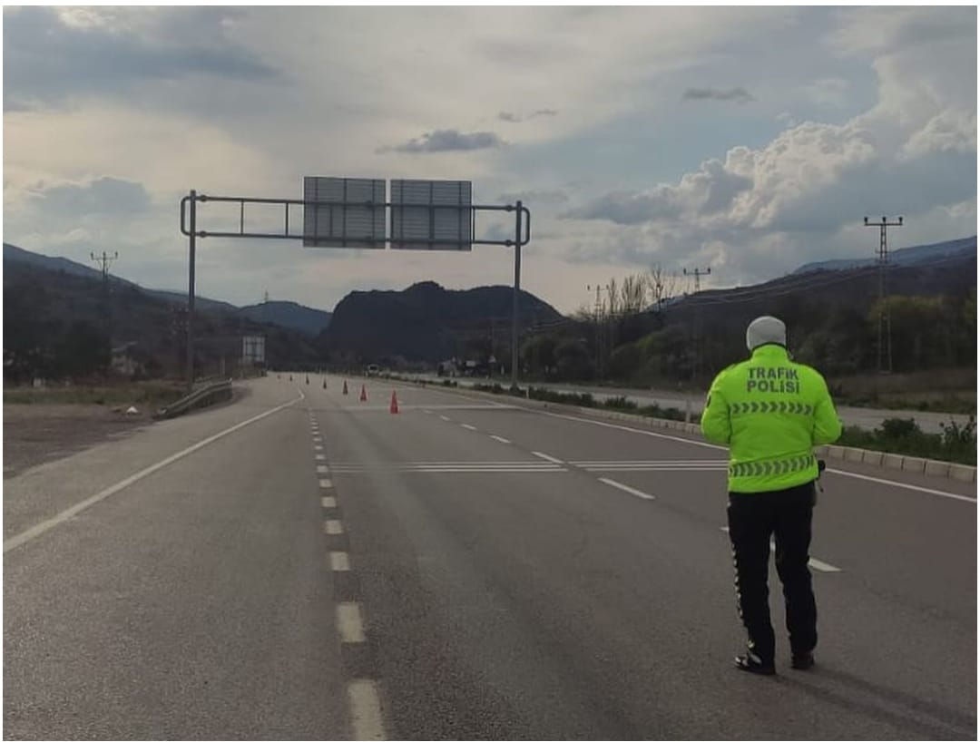 Koyulhisar’da Yol Uygulamasında Aranan Şahıs Yakalandı