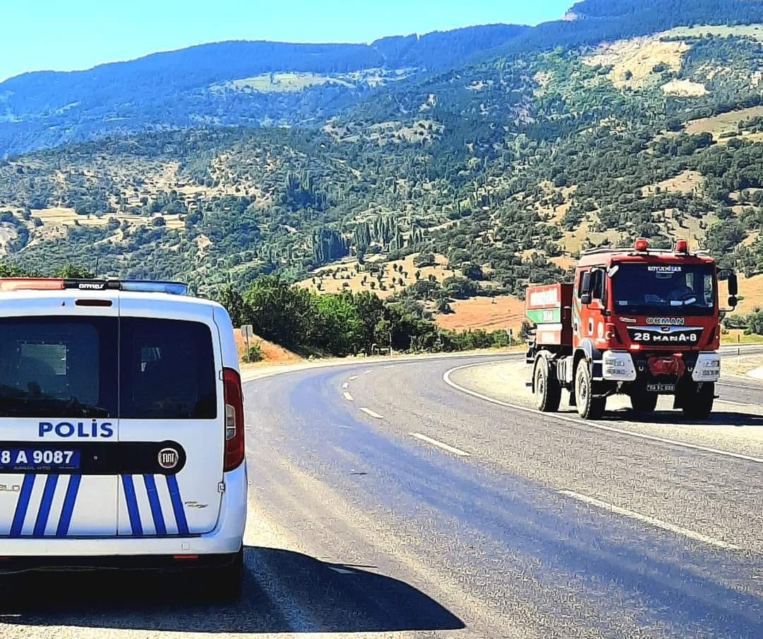 Kuruseki Yolu Üzerinde Otluk Alanda Yangın Çıktı.